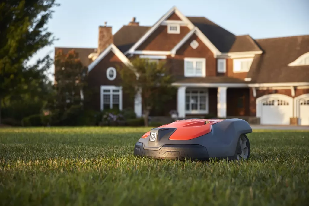 How A Robotic Lawn Mower Is The Perfect Addition For Home Builders